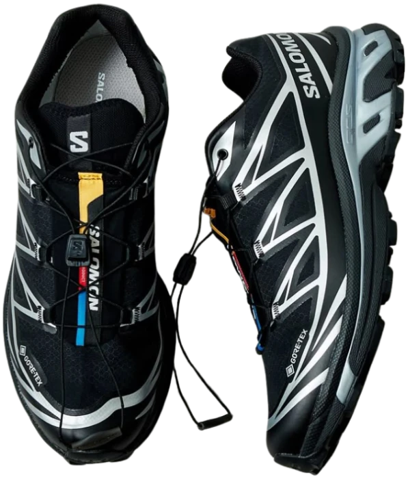 Paire de chaussures de trail — L'échappée alpine, série photo outdoor